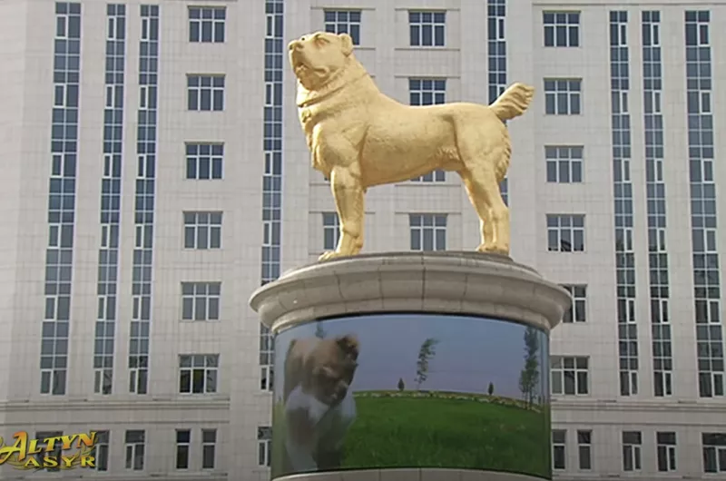  Lob-Golden-Dog-Statue-7471601